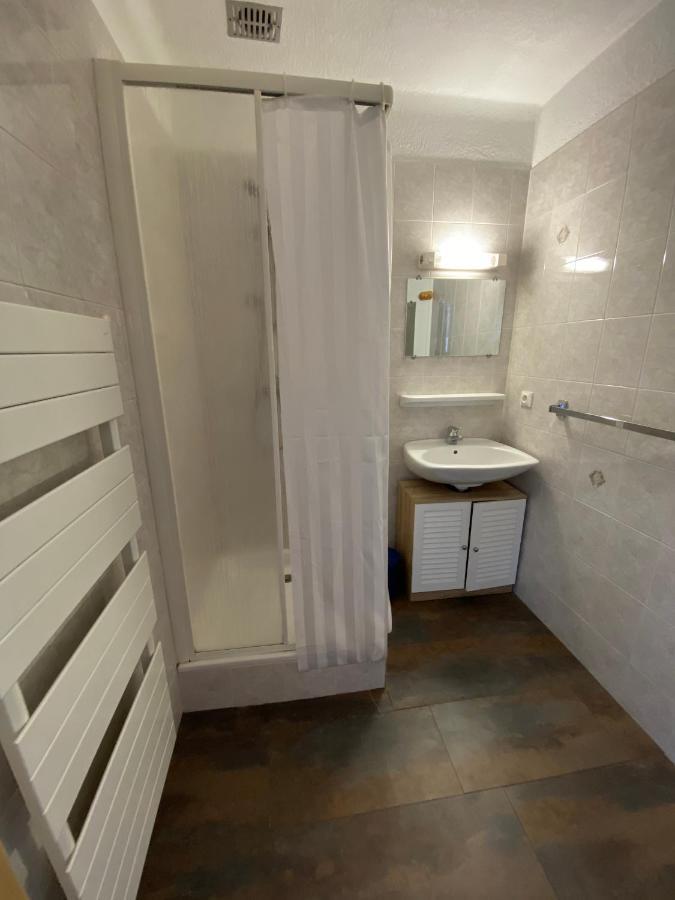 Chambres Avec Garage Motos Lanslebourg-Mont-Cenis Buitenkant foto